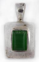 Ezüst(Ag) medál, zöld kővel, jelzett, 2×1,2 cm, bruttó: 2,3 g