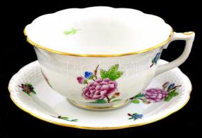 Herendi Eton mintás porcelán teás csésze és alj, kézzel festett, jelzett, csésze repedt és restaurált, alj kisebb repedéssel, d: 11,5 és 14,5 cm