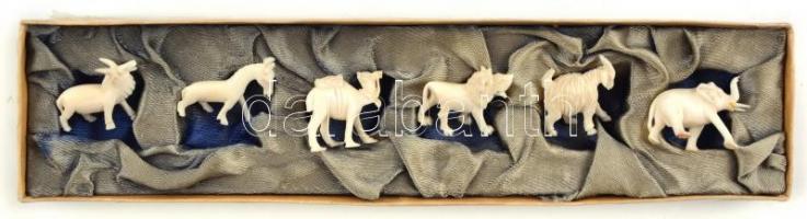 6 db miniatűr állat figura (elefánt, oroszlán, teve, ló stb.) faragott csont, karton dobozban, m: 2 cm