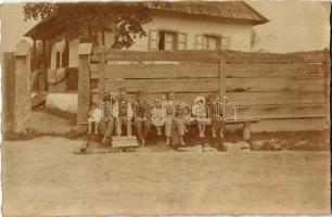 1917 Ditró, Gyergyóditró, Ditrau; gyerekek a ház előtt / children in front of the house. photo  (EK)