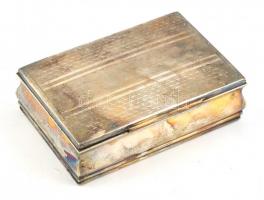 Régi alpakka doboz, fedélen ornamentális díszítéssel, fa belsővel, jelzett, kopott, 10,5x15x5 cm