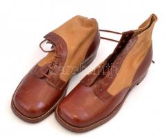 cca 1930 Schiffer Adolf cipőgyárából származó bőr gyógybetétes gyerekcipő pár, 31-es, jó állapotú