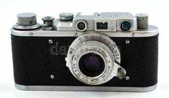 Zorkij szovjet fényképezőgép, Industar-22 f/3,5 50mm objektívvel, bőr tokban, 6,5x13x3 cm