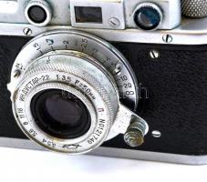 Zorkij szovjet fényképezőgép, Industar-22 f/3,5 50mm objektívvel, bőr tokban, 6,5x13x3 cm