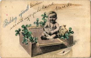 1905 Boldog Újévet! / New Year greeting card, child with pig and clovers (fl)