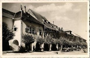 1942 Beszterce, Bistritz, Bistrita; Búzasor, üzletek / Kornmarkt / street view, shops