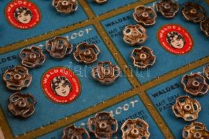 cca 1920 Koh-I-Noor patentgomb doboza egy levél gombbal, szép állapotban, 16×10×2,5 cm