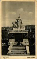 1942 Nagykőrös, Hősök szobra, emlékmű (gyűrődés / crease)
