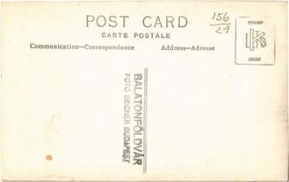 Balatonföldvár, étterem teraszán, úr kutyával. Foto Seidner photo