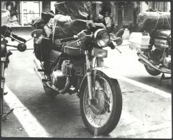 cca 1980 Kawasaki (S1 ?) 250 motor fotója, sérülésekkel, a hátoldalán javított, 23x28 cm