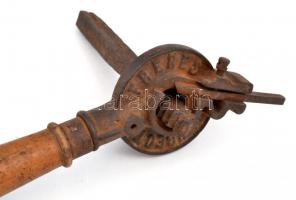 Peugeot régi szerszám, fa/fém elemekből, rozsdás, jelzett, h: 22 cm