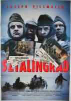 1993 Joseph Vilsmaier: Sztálingrád című film plakátja, hajtott, 98×69 cm + 6 db mozi előtti hirdetőbe kihelyezett fotó a filmből, 18×24 cm