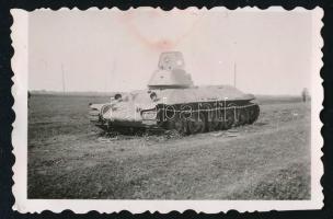 cca 1939-1944 II. világháborús tank fotója, folt, 4x6 cm