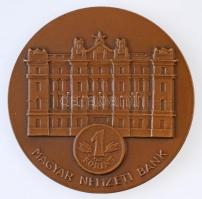 1963. "Magyar Nemzeti Bank / Megemlékezésül hosszú időn át végzett jó munkájáért nyugdíjba vonulása alkalmából a Magyar Nemzeti Bank ügyvezetősége - MSZMP Pártbizottsága Szakszervezeti Bizottsága" Br emlékérem, hátlapon gravírozva (60mm) T:1-