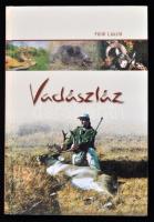 Földi László: Vadászláz. Bp., 2003., Well-PRess. Fekete-fehér fotókkal. Kiadói kartonált papírkötésekben.