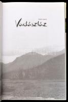 Földi László: Vadászláz. Bp., 2003., Well-PRess. Fekete-fehér fotókkal. Kiadói kartonált papírkötése...
