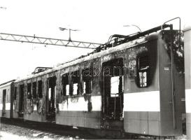 8 db helyszínelő fotó kiégett HÉV szerelvényről