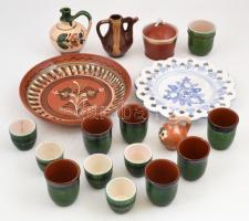 Nagy bolha- és kerámia tétel: Faragott fa, sas fejjel díszített sétapáca szláv felirattal, h: 92 cm....