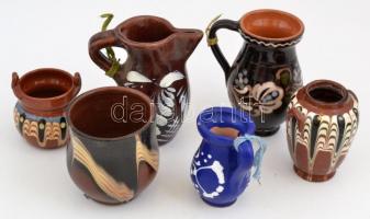 Nagy bolha- és kerámia tétel: Faragott fa, sas fejjel díszített sétapáca szláv felirattal, h: 92 cm....