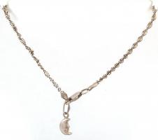 Ezüst(Ag) karkötő hold alakú medállal, jelzett, max. h: 12 cm, nettó: 3,05 g