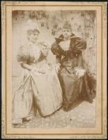 cca 1870 Hölgyek elegáns ruhában, keményhátú fotó, 13×10 cm