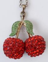 Bizsu nyaklánc strasszos cseresznyés medállal, egy kő hiányzik a leveléről h: 54,5 cm