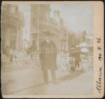 1911 Abbázia, kávéház előtt. Keményhátú fotó 8,5x8 cm