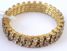 Fém szalvétagyűrűk strasszokkal, gyöngyökkel, 4 db, 1-1 pár, az egyikről hiányzik egy strassz d: 4 c...