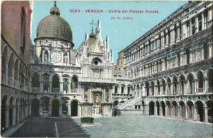 1909 Venezia, Venice; Cortile del Palazzo Ducale. Da fot. Alinari / Doges Palace courtyard