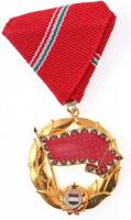 1957. "A Munka Vörös Zászló Érdemrendje" aranyozott, zománcozott Br kitüntetés mellszalagon T:1 / Hungary 1957. "Red Flag Order of Labour" gold-plated enamelled Br decoration on ribbon C:UNC NMK 596