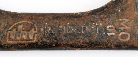 Régi jelzett vas kovács szerszám, enyhén rozsdás, h. 38 cm