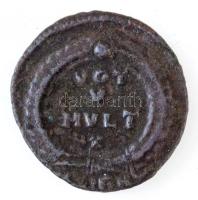 Római Birodalom / Sirmium / Iovianus 363-364. AE4 Br (2,32g) T:2-
Roman Empire / Sirmium / Iovianus...