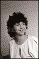 cca 1975 Két portré után, két aktfelvétel, szolidan erotikus felvételek, 4 db vintage NEGATÍV, 36x24 mm