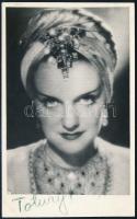 Tolnay Klári (1914-1998) színésznő aláírása egy őt ábrázoló fotón kétszer, 14x9 cm.