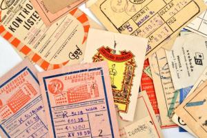 cca 1950-1960 Vegyes 32 db régi ruházati címke, különféle méretben, változó állapotban