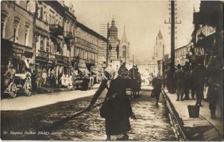 Lublin. Dr. Elzász Oszkár főhadnagy. Hadifénykép Kiállítás / WWI Austro-Hungarian K.u.K. military, street view in Lublin (Poland), soldiers, street sweeper, shops
