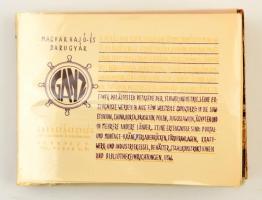 Ganz Magyar Hajó- és Darugyár életképek kis albumba rendezve, 34 képpel, tokban, 9×12 cm