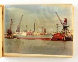 Ganz Magyar Hajó- és Darugyár életképek kis albumba rendezve, 34 képpel, tokban, 9×12 cm