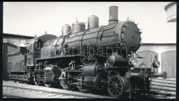 Magyar Királyi Államvasutak mozdonyai, 3 db modern előhívás, 9,5×16,5 és 11,5×17 cm közötti méretekb...