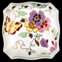 Zsolnay pillangó mintás bonbonier, kézzel festett, apró mázhibákkal, 10×10 cm