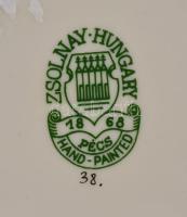 Zsolnay pillangó mintás bonbonier, kézzel festett, apró mázhibákkal, 10×10 cm