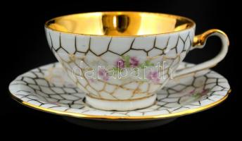 Jelzett csehszlovák mokkás készlet: 6 csésze, aljjal. Matricás, belül aranyozott, kis kopásokkal