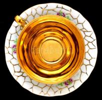 Jelzett csehszlovák mokkás készlet: 6 csésze, aljjal. Matricás, belül aranyozott, kis kopásokkal