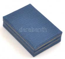 Paua kagylós, mozaikos medál, selyemzsinóron, dobozban 4×3 cm, h: 40 cm