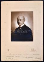 1933 Pap Géza portréja és kézírása, a budapesti Halmi fényképészeti műterem felvétele, 19x14,5 cm, k...