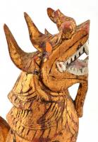 XX. sz. eleje. Kínai sárkány Faragott, aranyozott, festett fa szobor. sérült 40 cm