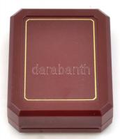 Lapis lazuli medál selyemzsinóron, dobozban 2,2x2,3 cm, h: 40 cm