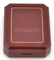 Korallszínű gyöngyös nyaklánc, dobozban h: 44 cm