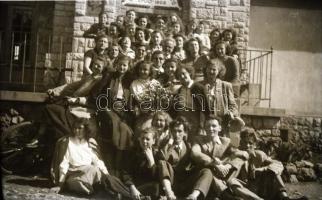 cca 1945 előtt, különféle időpontokban és eltérő helyszíneken készült, 111 db vintage negatív, válto...