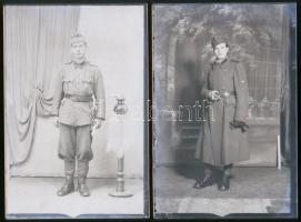 cca 1944/1946 Katonák a kiskunfélegyházi Marika-fotó műteremben, 16 db vintage üveglemez negatív, 10x15 cm
